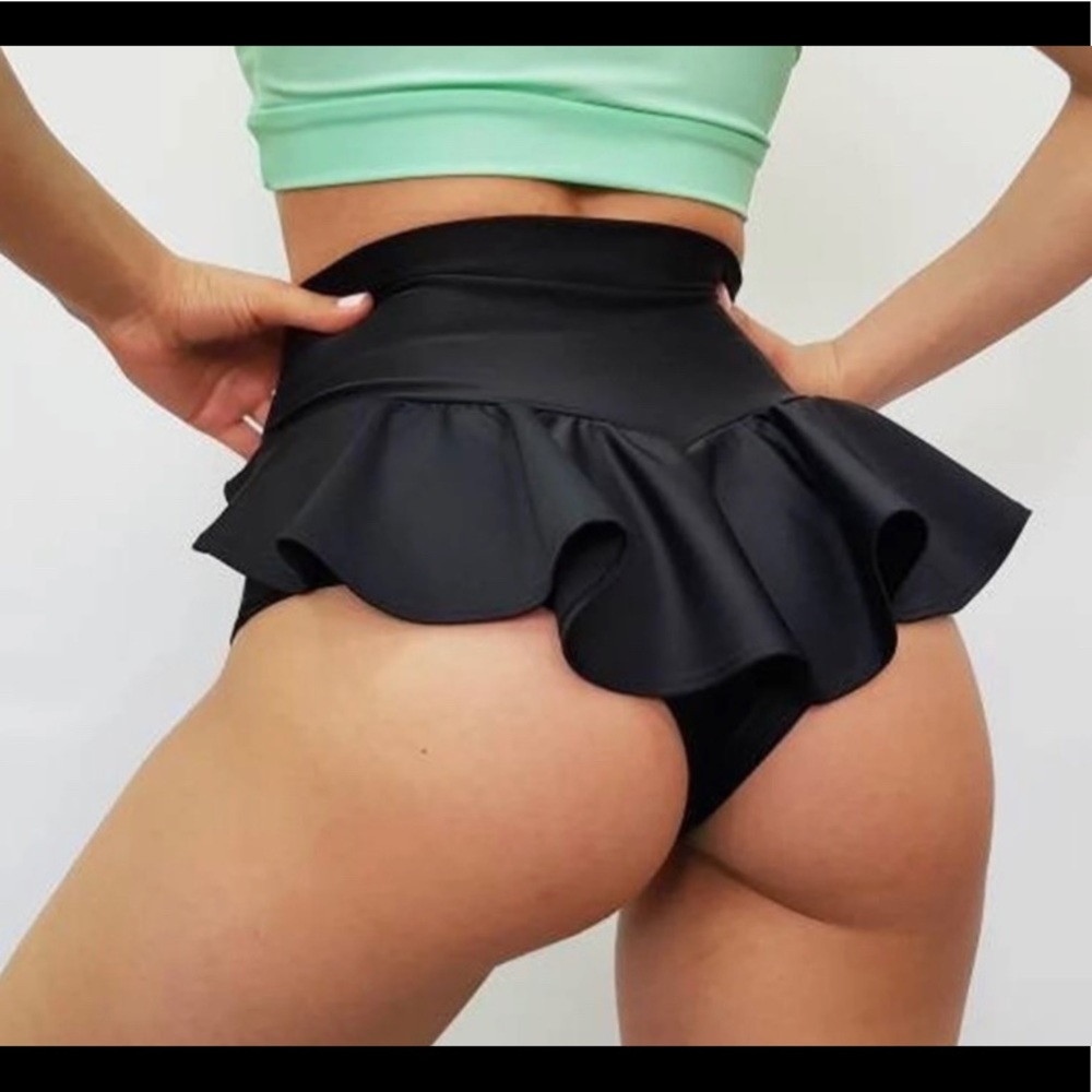 High waisted pole shorts with skirt
